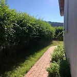 Your Cosy Getaway Halfway Between And Forest Apartment