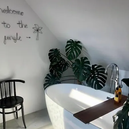 Апартаменты Your Cosy Getaway Halfway Between And Forest *