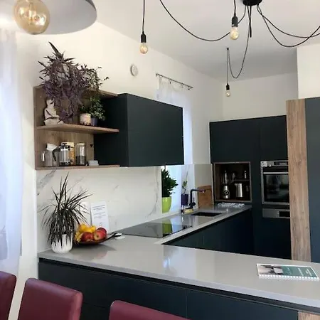 Апартаменты Your Cosy Getaway Halfway Between And Forest *