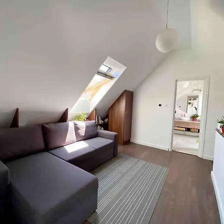 Your Cosy Getaway Halfway Between And Forest Апартаменты Вонярцвашхедь