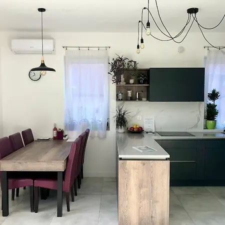 Appartement Your Cosy Getaway Halfway Between Lake&forest