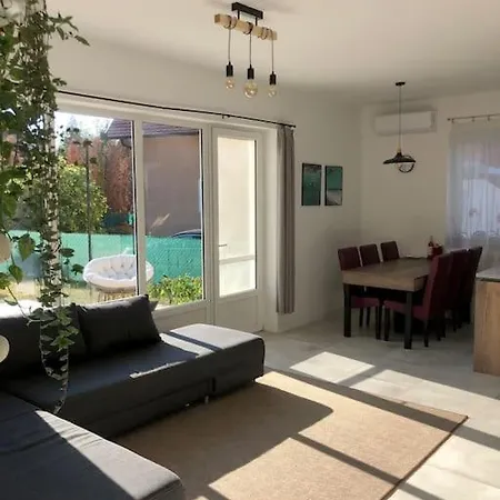 Your Cosy Getaway Halfway Between And Forest Daire