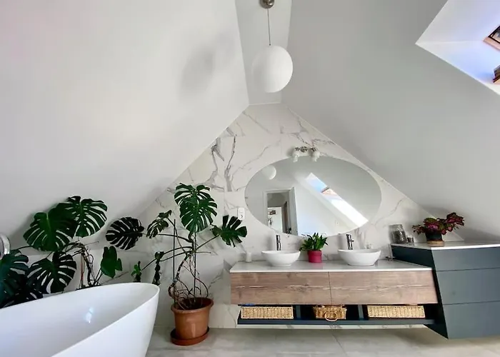 Your Cosy Getaway Halfway Between And Forest * Vonyarcvashegy