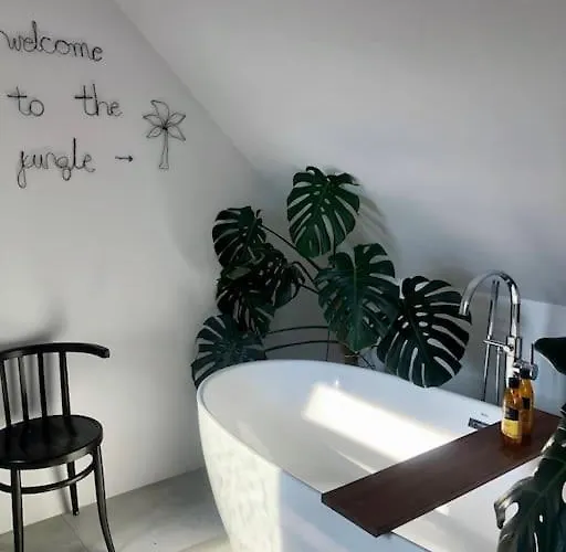 Lägenhet Your Cosy Getaway Halfway Between And Forest *